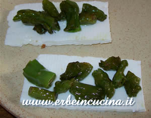 Green chilies canapes