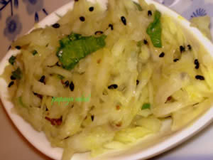 Unripe papaya salad