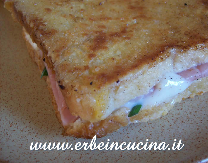 Mozzarella fried sandwiches with chives garlic